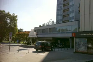 Hotel am Schlossgarten in Stuttgart mit Vorfahrt und Tourist-Information