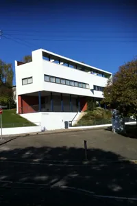 Weißes Haus Le Corbusier mit Fensterbändern, Sitz des Weissenhofmuseums in Stuttgart